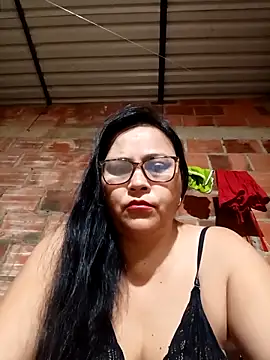 Snapshot of promiscuous-indecent-momm chatting on 11.25.25 promiscuous-indecent-momm online show from 11.25.25