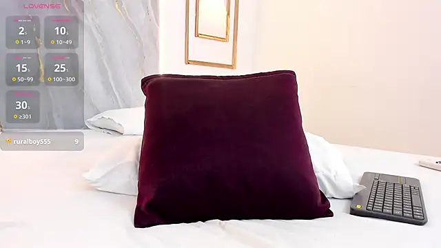 KylieGomeez online show from 02.21.25