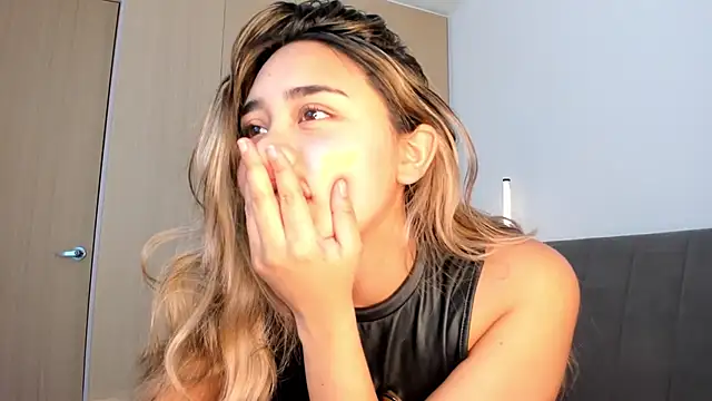 Hornyholly   online show from 01.10.26