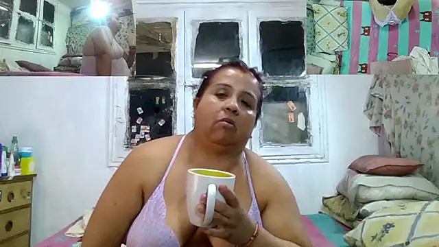 Snapshot of erinadarling79 chatting on 04.19.26 erinadarling79 online show from 04.19.26