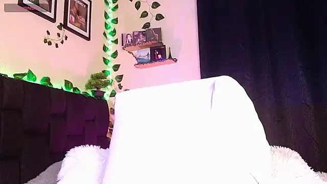 Snapshot of isaac-saenz chatting on 03.12.25 isaac-saenz online show from 03.12.25