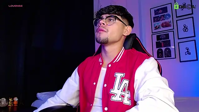 isaac-saenz online show from 12.04.25