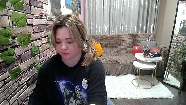 Snapshot of Finna_39 chatting on 02.14.25 Finna 39 online show from 02.14.25