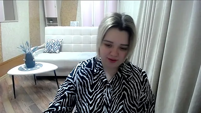 Snapshot of Finna_39 chatting on 02.25.25 Finna 39 online show from 02.25.25