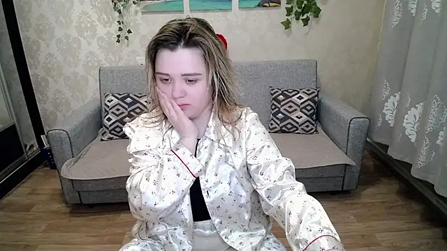 Snapshot of Finna_39 chatting on 03.07.25 Finna 39 online show from 03.07.25