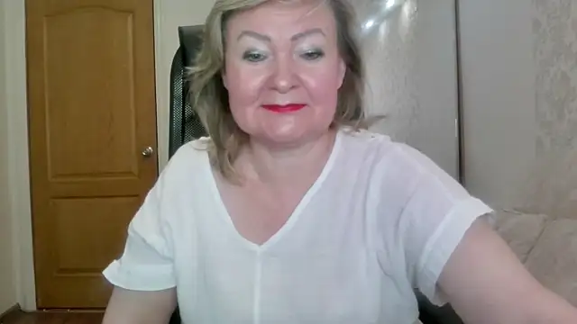 Snapshot of Victoria_secrets_ chatting on 06.16.26 Victoria secrets online show from 06.16.26