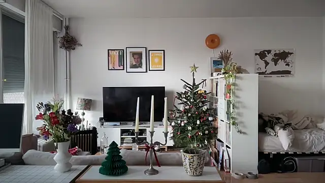 Snapshot of MikymikeBBWD chatting on 12.04.25 MikymikeBBWD online show from 12.04.25