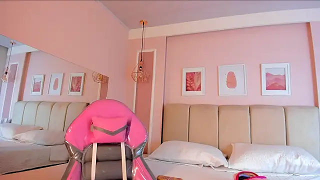 Snapshot of Annie_rhoades chatting on 12.16.25 Annie rhoades online show from 12.16.25