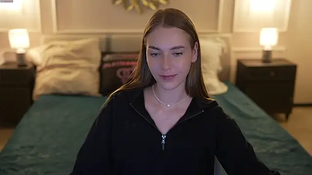 Layla Sweet  online show from 12.15.25