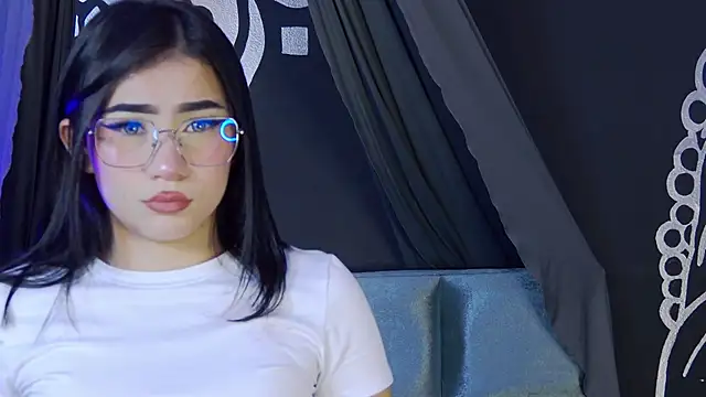 Arii moon online show from 10.27.25