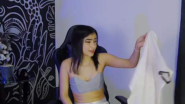 Arii moon online show from 12.17.25