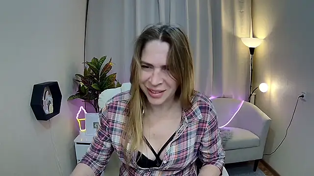 Snapshot of TessaDaybreak chatting on 05.16.26 TessaDaybreak online show from 05.16.26