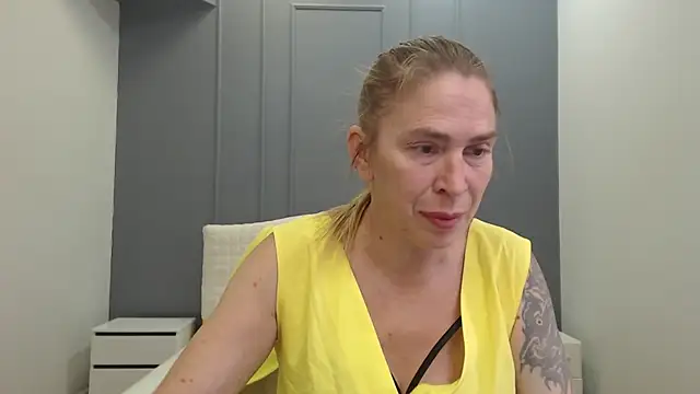 Snapshot of TessaDaybreak chatting on 07.18.26 TessaDaybreak online show from 07.18.26