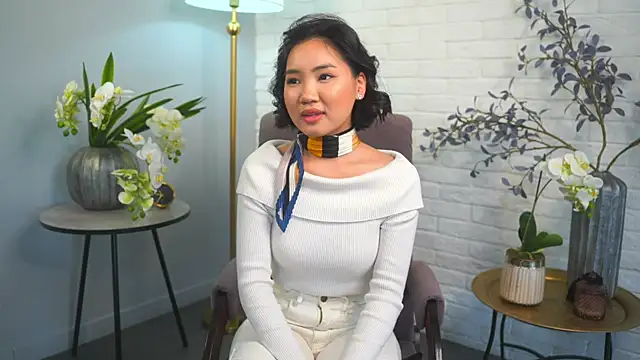 Snapshot of EthalHence chatting on 02.15.25 EthalHence online show from 02.15.25