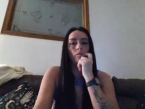 Layla Gilf Mae online show from 02.21.25