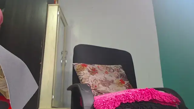 Snapshot of Gaby-sexy chatting on 10.16.25 Gaby-sexy online show from 10.16.25