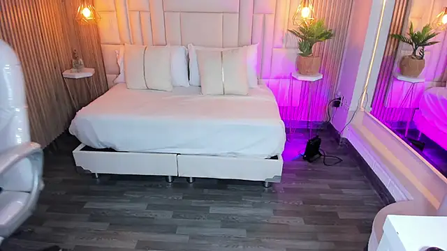 MelanieHillss online show from 09.12.25