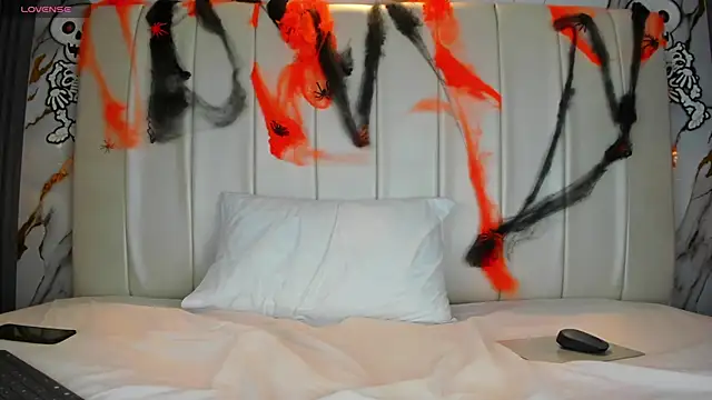 EvaMillins online show from 10.28.25