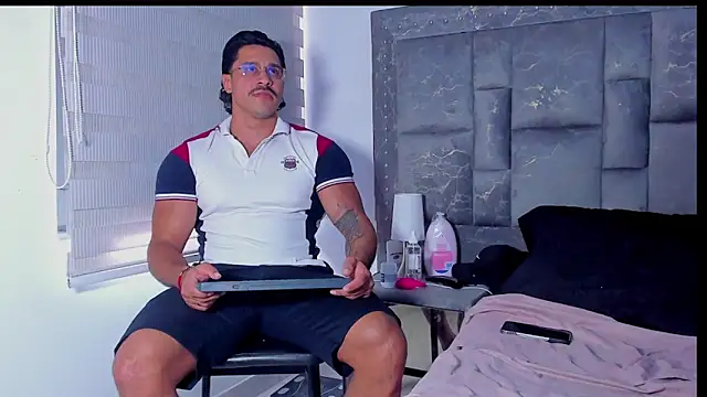 Valentino Dosantos  online show from 01.16.26