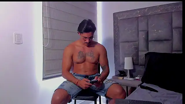 Valentino Dosantos  online show from 03.13.26