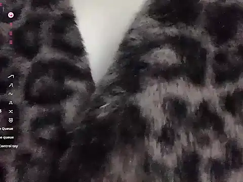 Snapshot of a-lian chatting on 03.05.25 a-lian online show from 03.05.25