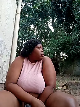 Snapshot of PinkMagic chatting on 09.18.25 PinkMagic online show from 09.18.25