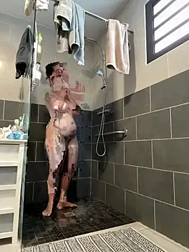 Snapshot of Lar0uch chatting on 03.22.25 Lar0uch online show from 03.22.25