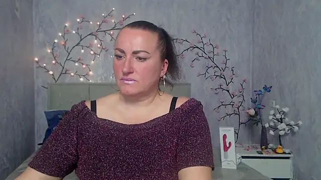 Snapshot of DianaMGG chatting on 04.24.26 DianaMGG online show from 04.24.26