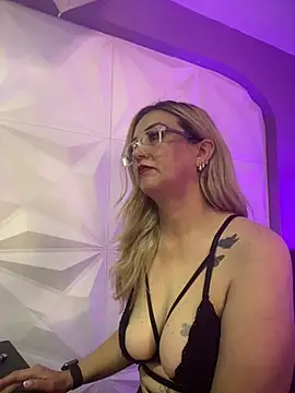 Snapshot of Azaahara_ chatting on 02.26.26 Azaahara online show from 02.26.26