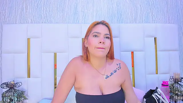 hillary uckerman  online show from 12.21.25