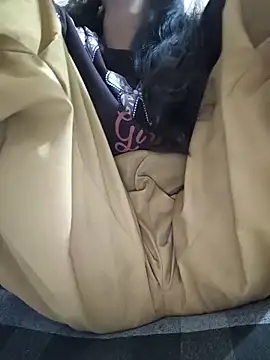 Snapshot of Aaradhna-hoy chatting on 10.18.25 Aaradhna-hoy online show from 10.18.25