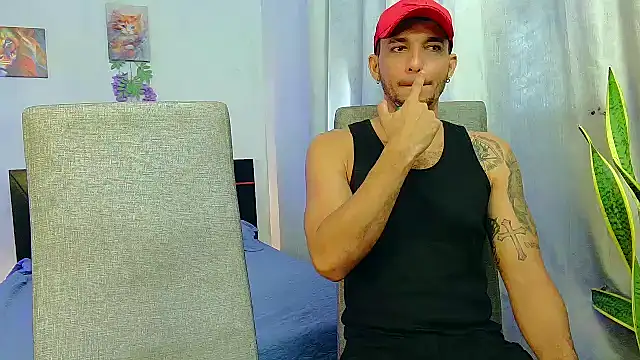 Snapshot of Reina_paola chatting on 09.18.25 Reina paola online show from 09.18.25