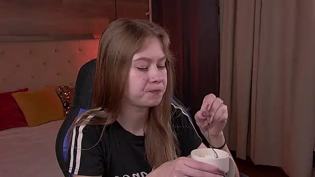 EveMundie online show from 02.18.25