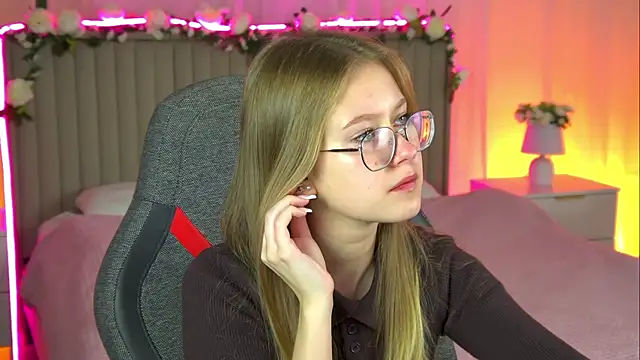 EveMundie online show from 10.16.25