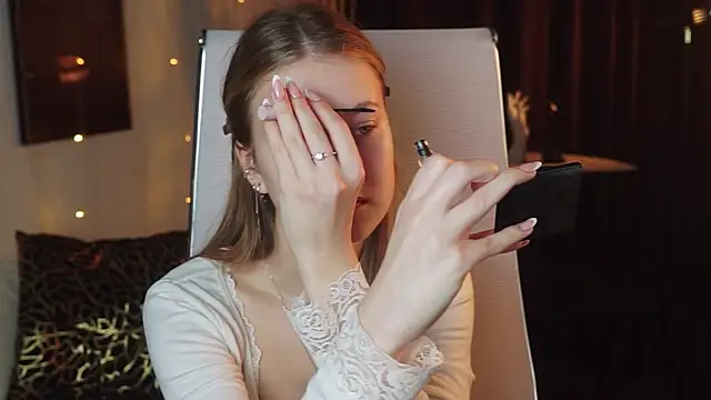 EveMundie online show from 04.18.26