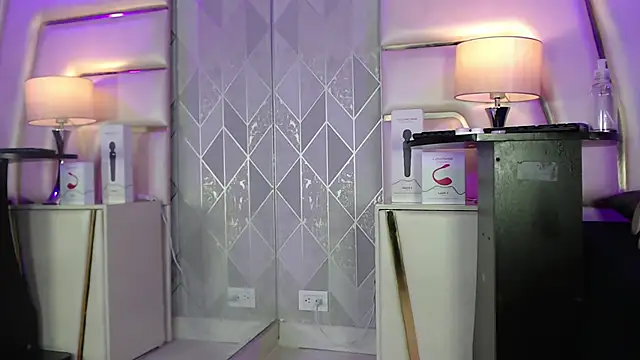 AnahisBennett online show from 10.31.25