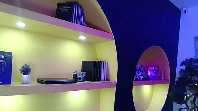 AnahisBennett online show from 04.10.26