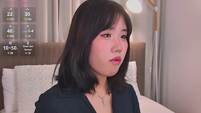 Snapshot of HitomiAoki chatting on 02.16.25 HitomiAoki online show from 02.16.25