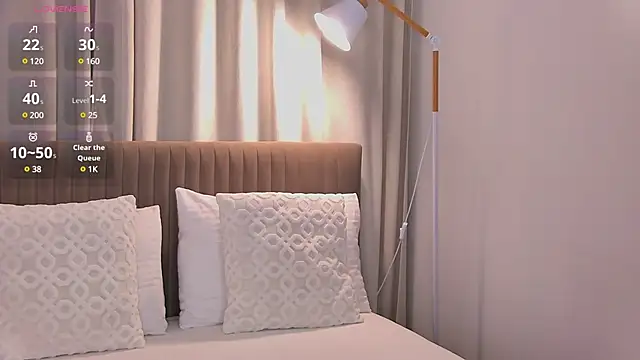 Snapshot of HitomiAoki chatting on 02.20.25 HitomiAoki online show from 02.20.25