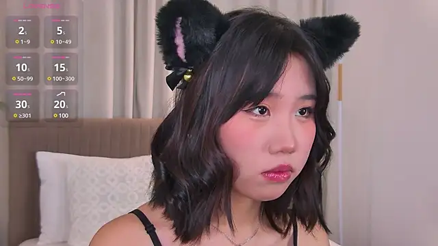 Snapshot of HitomiAoki chatting on 02.21.25 HitomiAoki online show from 02.21.25