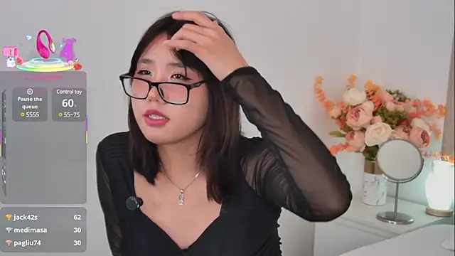 Snapshot of HitomiAoki chatting on 03.10.25 HitomiAoki online show from 03.10.25