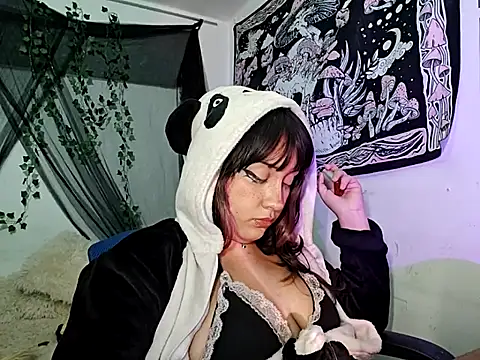 Snapshot of blue_katt chatting on 03.21.25 blue katt online show from 03.21.25