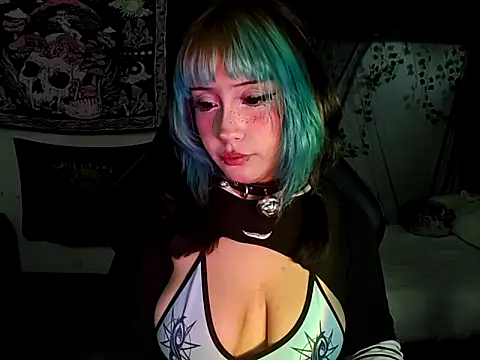 Snapshot of blue_katt chatting on 09.19.25 blue katt online show from 09.19.25