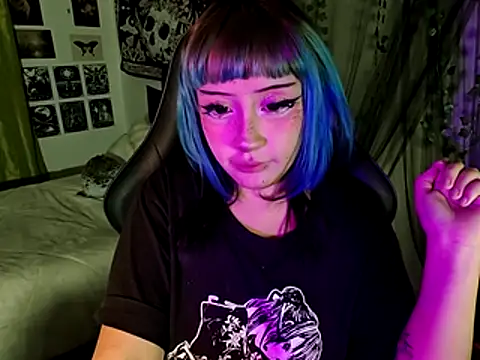 Snapshot of blue_katt chatting on 10.27.25 blue katt online show from 10.27.25