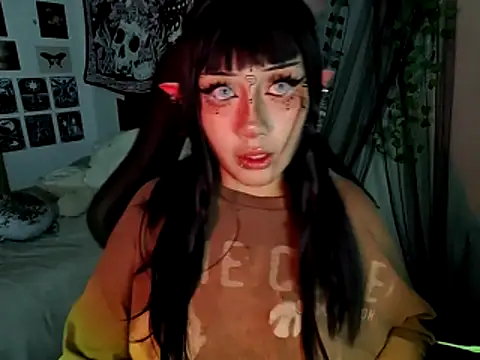 Snapshot of blue_katt chatting on 11.10.25 blue katt online show from 11.10.25