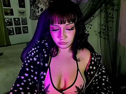 Snapshot of blue_katt chatting on 11.21.25 blue katt online show from 11.21.25