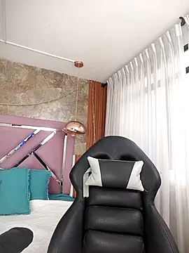 EmmaSulivan online show from 10.28.25