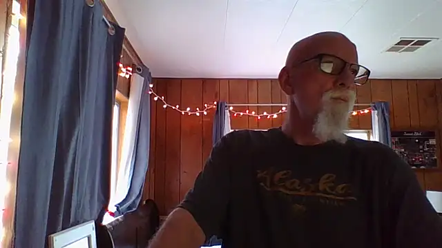 Snapshot of mayas_husband chatting on 02.15.25 mayas husband online show from 02.15.25