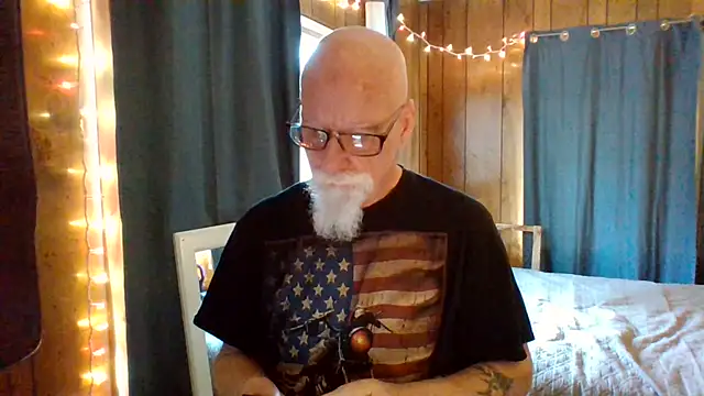 Snapshot of mayas_husband chatting on 02.16.25 mayas husband online show from 02.16.25