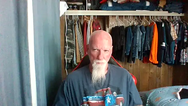 Snapshot of mayas_husband chatting on 10.20.25 mayas husband online show from 10.20.25